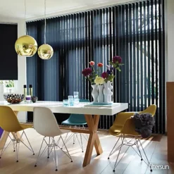 Store à Bandes Verticales Sur Mesure, Lames Largeur 127 Mm En Polyester Tamisant Coloris Noir